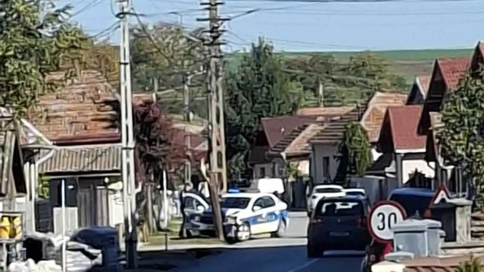 Accident rutier: o autospecială de poliție a lovit un stâlp în timpul unei urmăriri