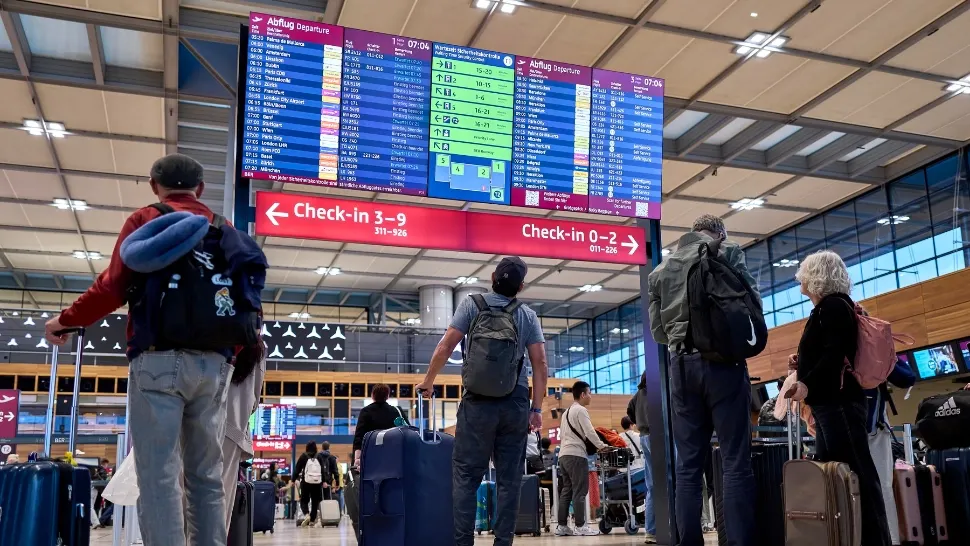 Controlul pasagerilor, complet digitalizat, pentru 17 aeroporturi din România. Foto/Profimedia