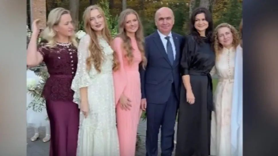 Sfidare uriașă! Bolojan se laudă cu hainele de lux, românii nu au ce pune pe masă