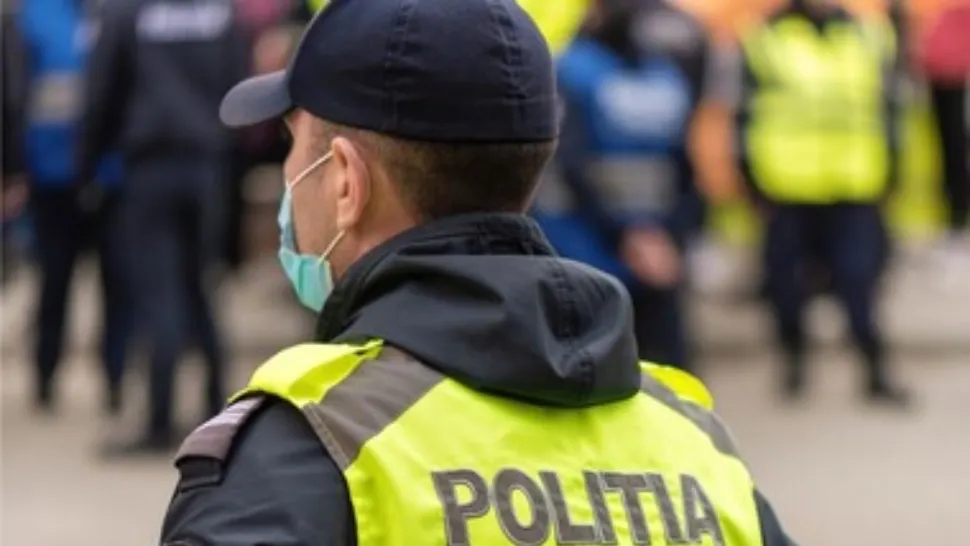 Un bărbat a indus în eroare Poliția și Justiția cu plângeri penale false și documente contrafăcute. 40 de laptopuri, descoperite la percheziții