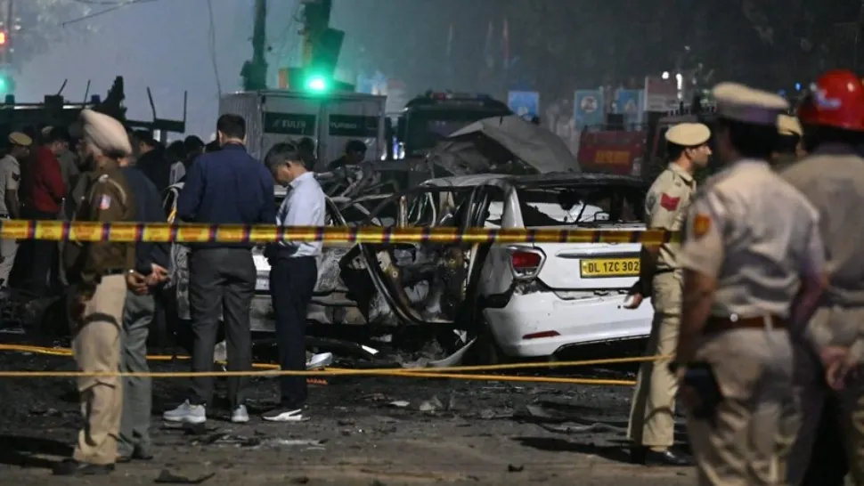 Explozie devastatoare la New Delhi: cel puțin 10 morți și zeci de răniți în apropierea Fortului Roșu