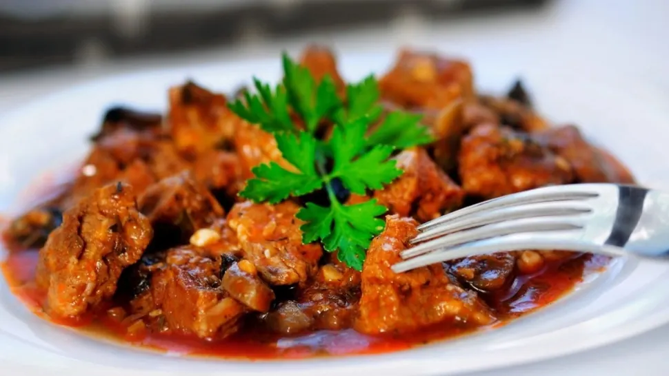 Ostropel cu carne de porc și gogoșari