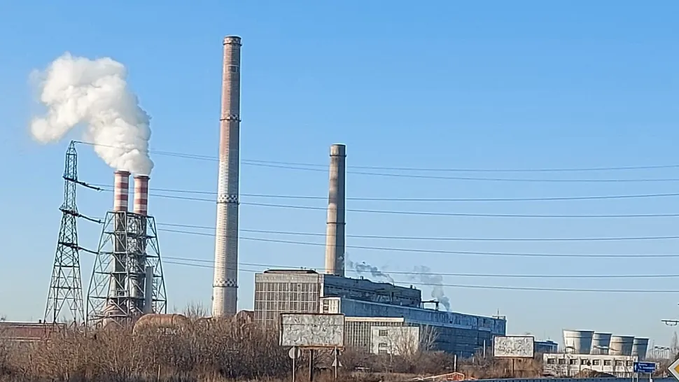 Alertă la Termocentrala Ișalnița, după zvonul că unitatea s-ar fi închis deja, fără ca oamenii să fie anunțați. Zeci de angajați pleacă acasă