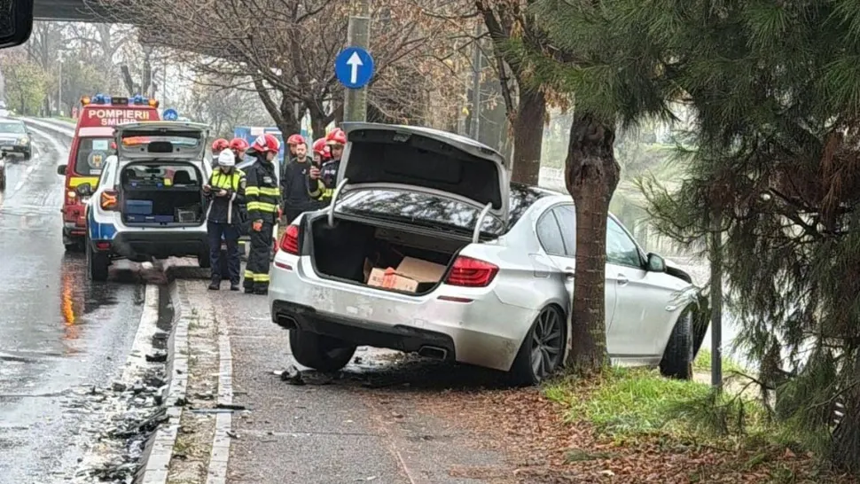 În urma impactului violent, trei persoane au fost rănite, între care și o fetiță de 8 ani. Foto/ISU