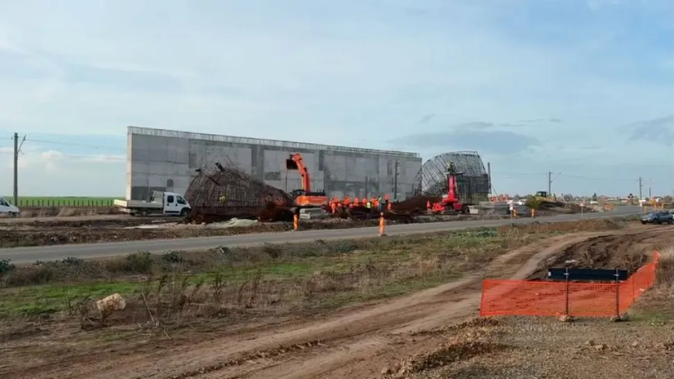 Trafic feroviar blocat între Timișoara și Arad după prăbușirea armăturii unui pasaj în construcție. Trei trenuri afectate