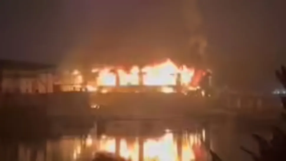 Un incendiu violent a izbucnit într-un club de noapte din regiunea turistică Goa, India, provocând moartea a cel puțin 25 de persoane