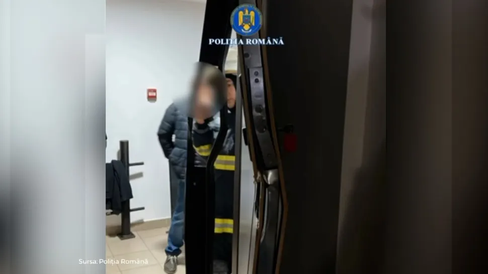 Operațiune complexă de salvare în Capitală: o femeie a fost scoasă din locuință după o intervenție în rapel
