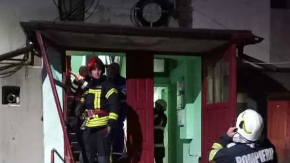 Explozie puternică într-o garsonieră din Vulcan: un bărbat, rănit grav /Foto: ISU Hunedoara