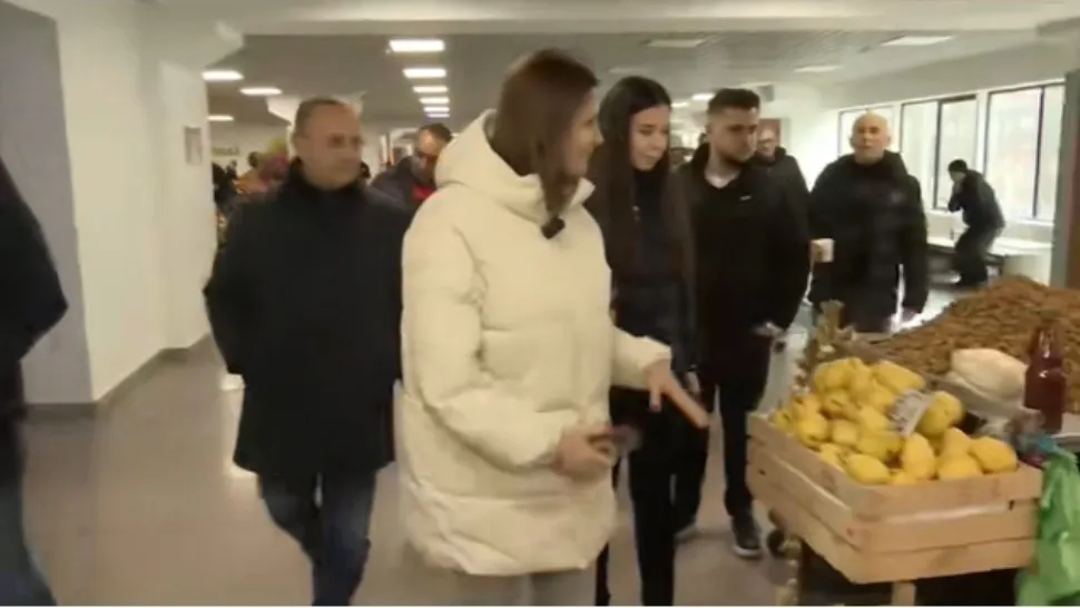 Anca Alexandrescu, din nou printre oameni: ce a cumpărat de la piață / Captură video