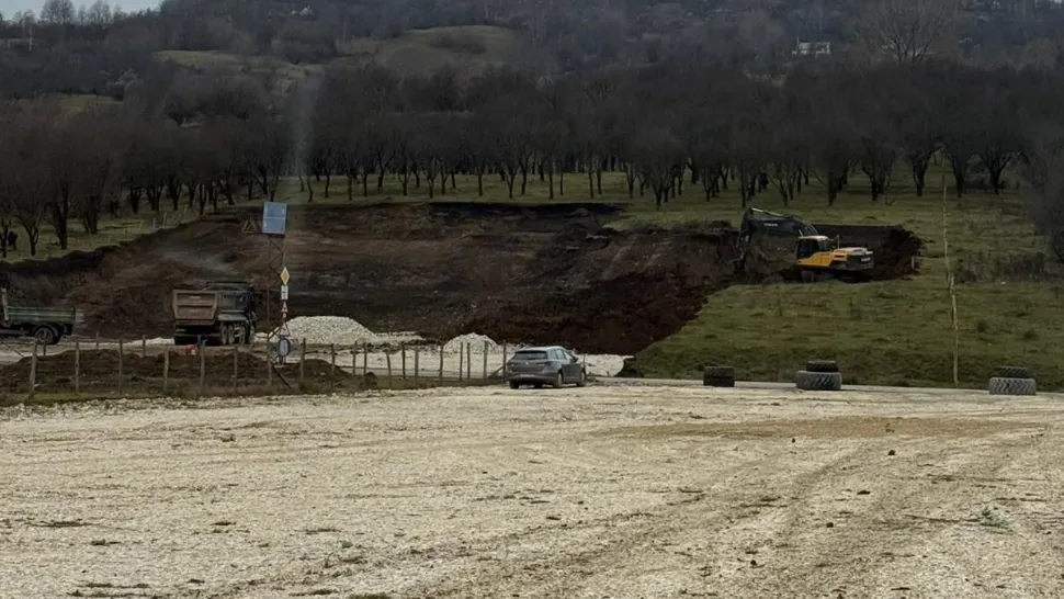GNM au dispus desființarea imediată a lucrărilor și readucerea terenului la starea inițială. Foto/Garda Mediu