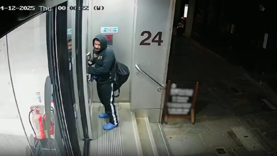 Cel mai nepregătit hoț: a vrut să spargă o corporație și a rămas cu mânerul ușii în mână