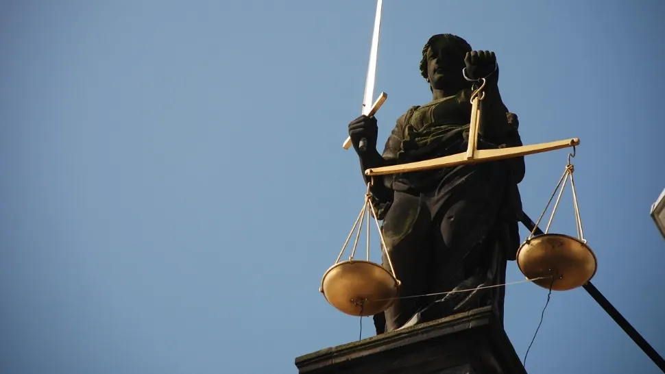 Fost edil din Brașov, în fața instanței: acuzat că a vândut ilegal terenuri ale comunei și a păstrat banii