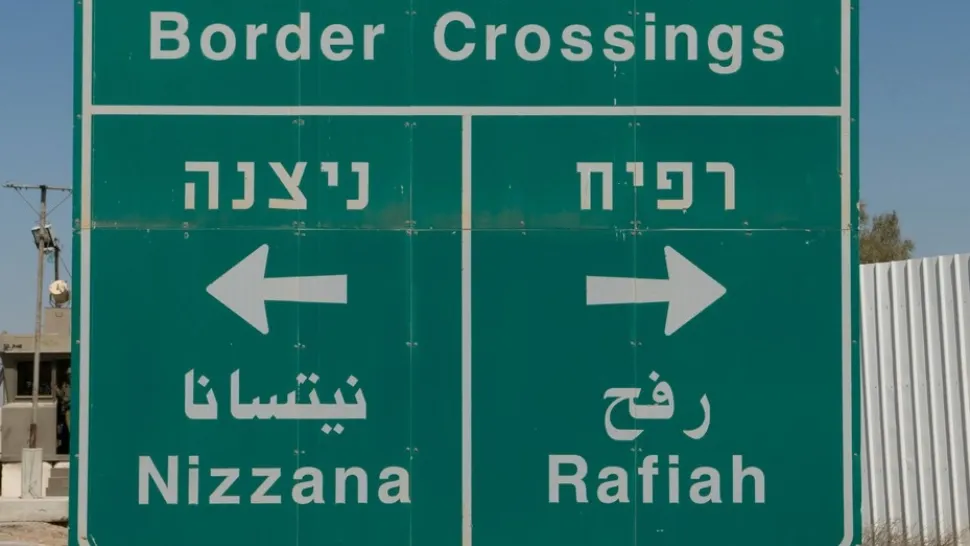 Punctul de trecere de la Rafah, deschis pentru ca locuitorii din Gaza să plece în Egipt/ Profimedia