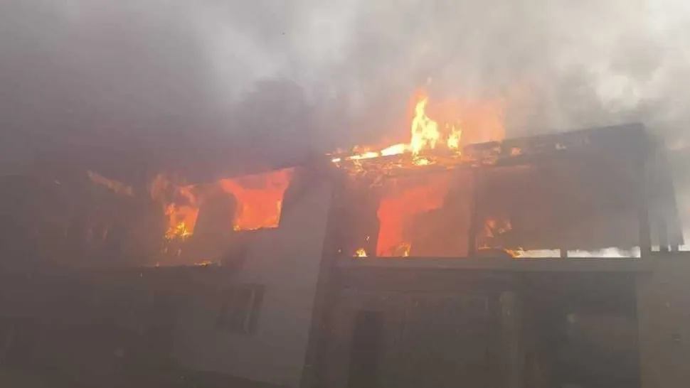 Incendiu de amploare în Bistriţa-Năsăud: două locuinţe au fost  afectate