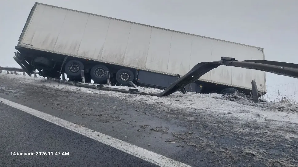 Trafic restricționat pe A1, în județul Sibiu, din cauza unui TIR răsturnat/ Foto: Facebook