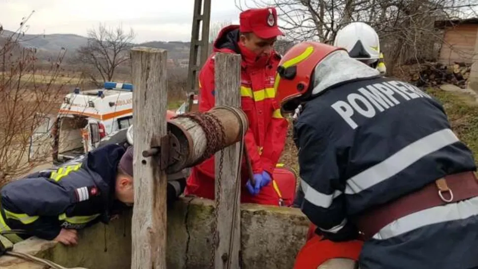 Femeie găsită moartă în curtea unei case din Bihor.