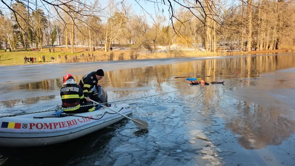 Un nepalez a salvat fetița de 5 ani căzută în lacul înghețat din Craiova