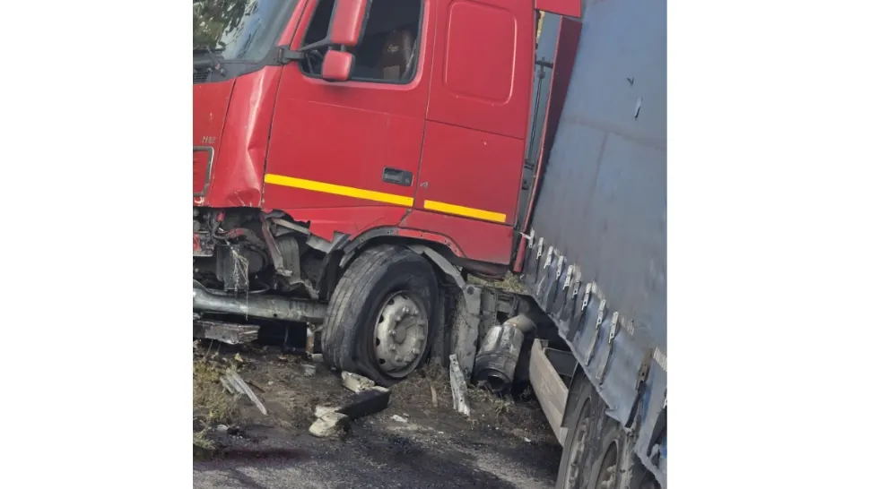 Accident grav pe Autostrada Soarelui. Un TIR s-a răsturnat, traficul către Constanța este blocat (foto: presa locală)