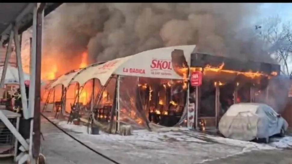 Incendiu puternic la un restaurant din Craiova. Pompierii intervin cu mai multe autospeciale