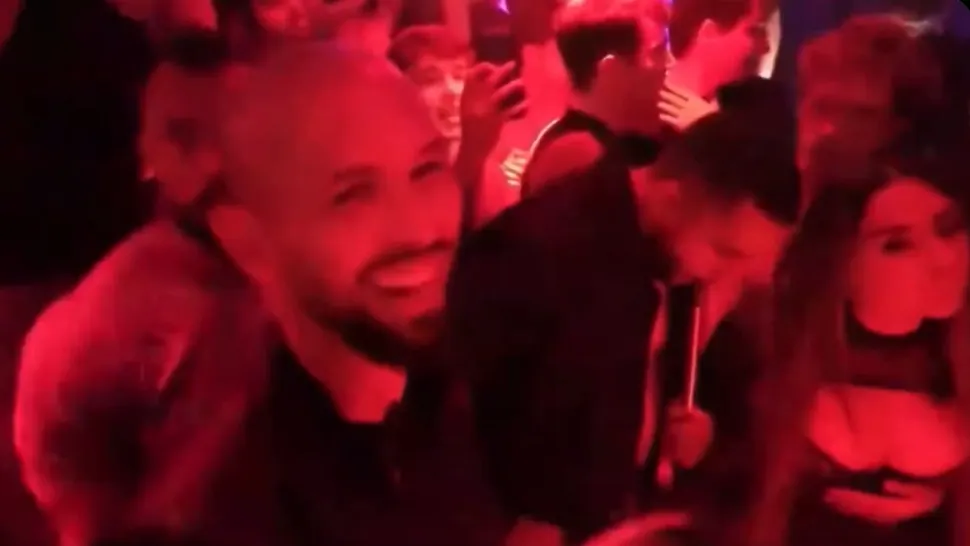 Frații Tate și alți influenceri, surprinși făcând salutul nazist și intonând melodia antisemită a lui Kanye West (foto: captură X)