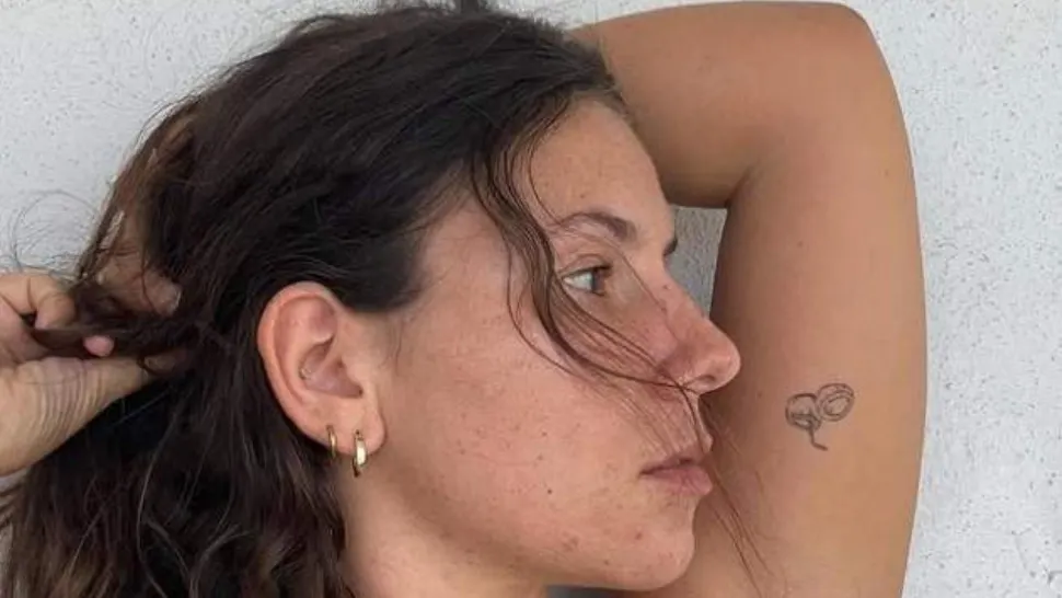 Tânăra care și-a pierdut vederea la ochiul drept din cauza unui parazit: „Sunt în întuneric de două săptămâni”