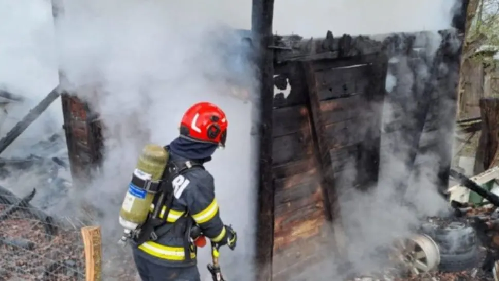 Incendiu puternic în Mureș. Două persoane, găsite în stop cardio-respirator.