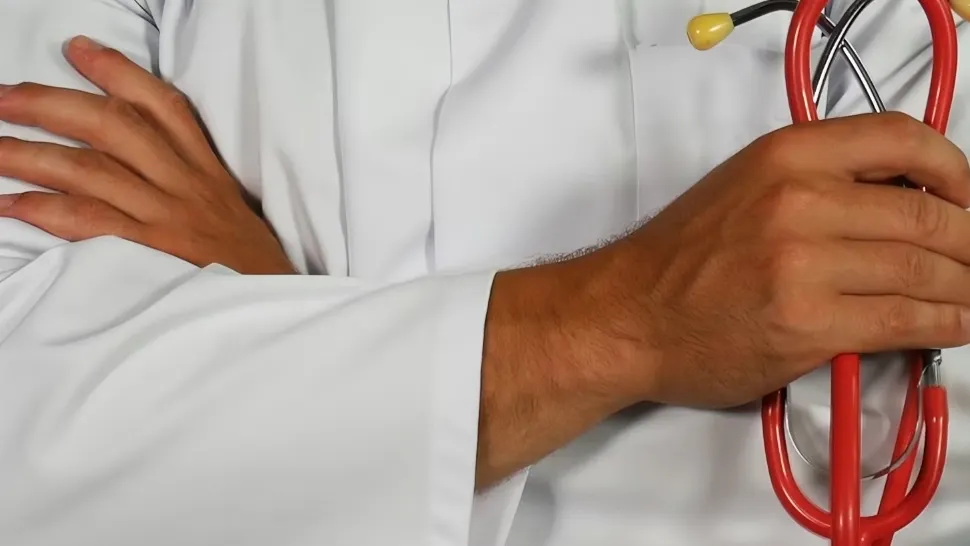 Medicii din Constanța nu pot sta în picioare în timpul gărzilor, dar pot merge la sală. Reacția ministrului Sănătății.