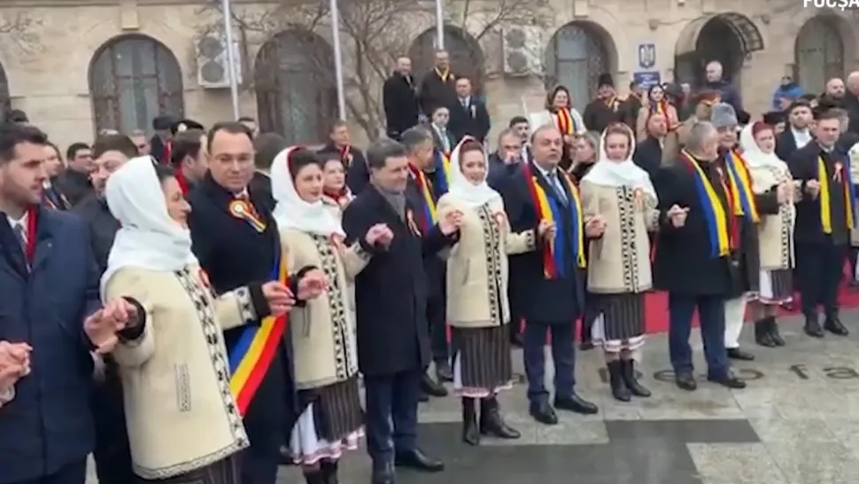 Nicușor s-a prins în hora aranjată, altfel oamenii îl înjură constant. 