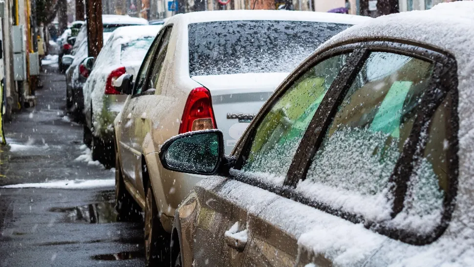 Iarna își intră în drepturi în Capitală. Prima ninsoare și Cod Galben până la ora 23.00: la ce temperaturi să ne așteptăm/ Profimedia