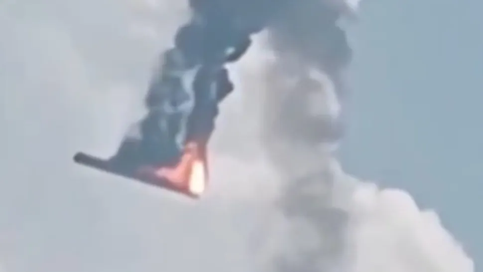 Racheta s-a prăbușit peste un deal, provocând un incendiu imens. Foto/Captură video