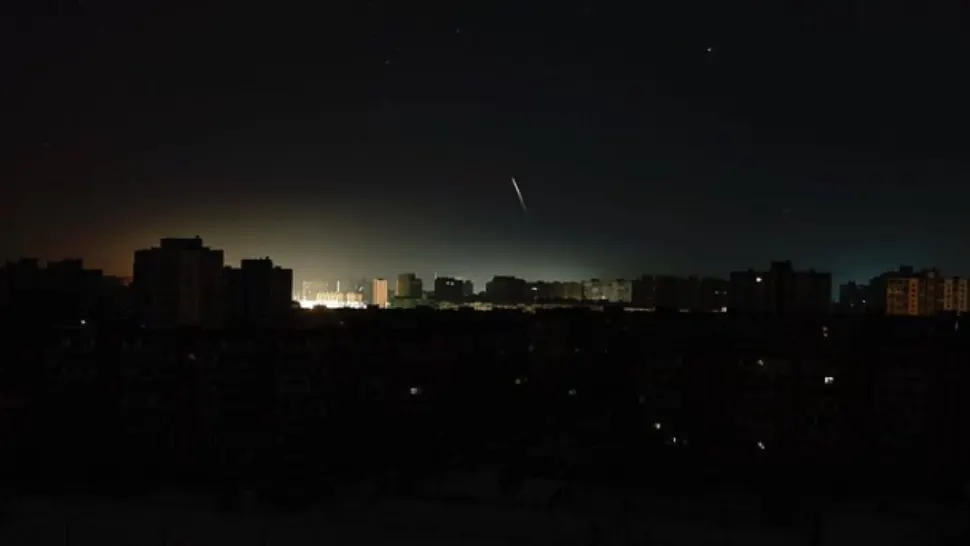  Rusia reia atacurile: Kievul, lovit cu rachete balistice în ajunul discuțiilor de pace de la Abu Dhabi/ Foto: X /The Kyiv Independent