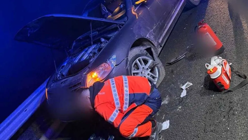 Accident grav în Olt: trafic blocat după ce o mașină a lovit două persoane. Un bărbat a murit