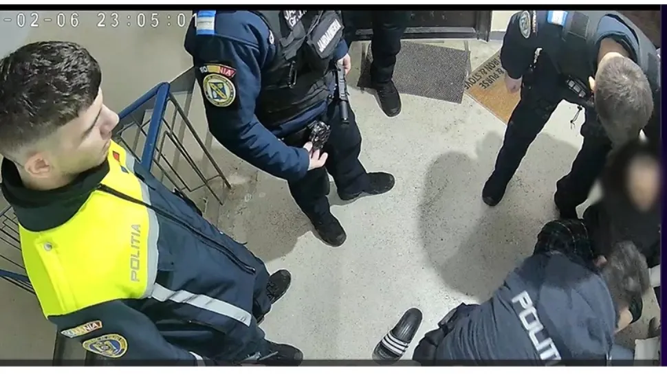 Scandal șocant la Constanța. Un bărbat a sărit la polițiști după ce și-a agresat partenera. "I-am spus că-i arunc lucrurile doar ca să vină să-i dau o inimioară” – VIDEO