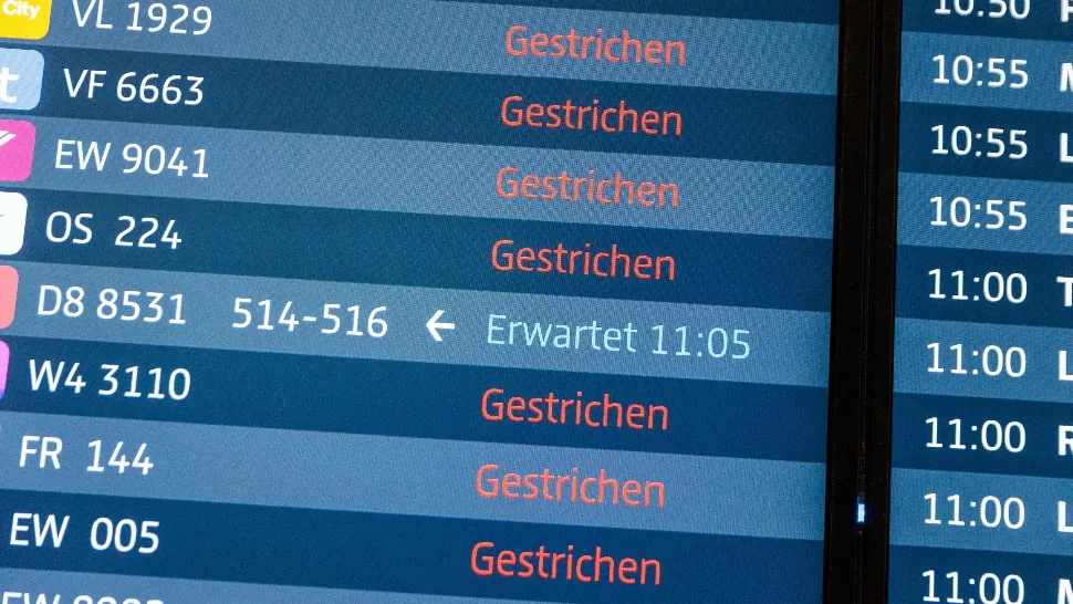 Zeci de zboruri ANULATE pe Aeroportul Internațional din Berlin/ Profimedia