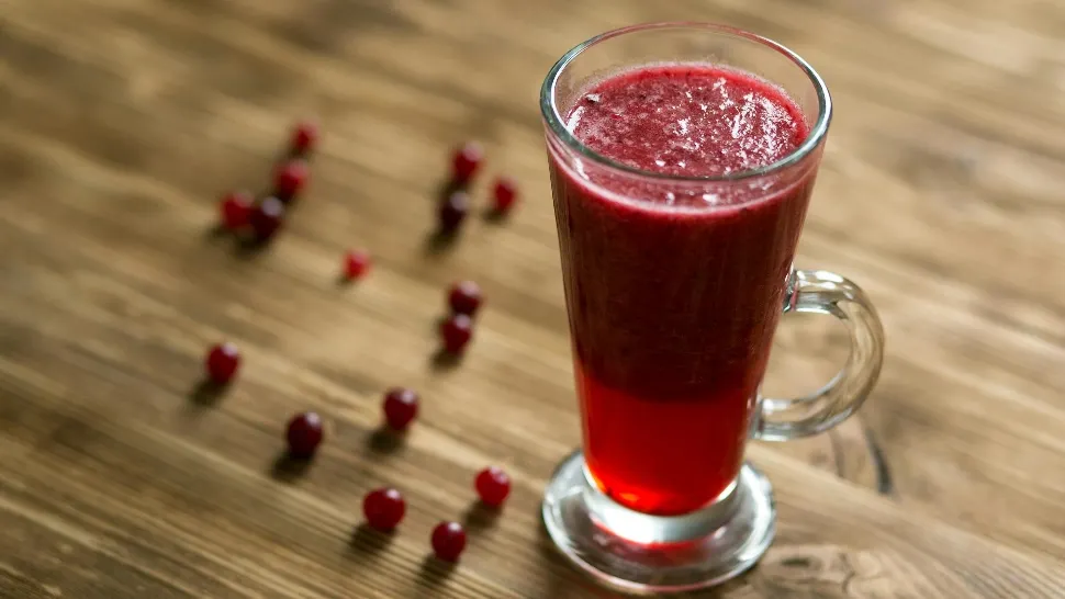 De ce este recomandat să bei suc de merișoare. Ce efecte poate avea în organism