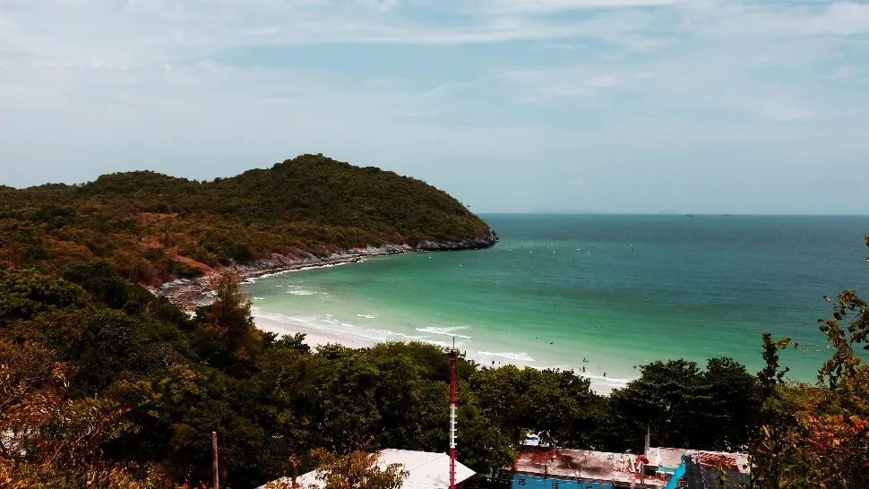 Cea mai aglomerată destinație de vacanță din lume. Numărul turiștilor îl depășește cu mult pe cel al localnicilor. Este vizitată și de români
