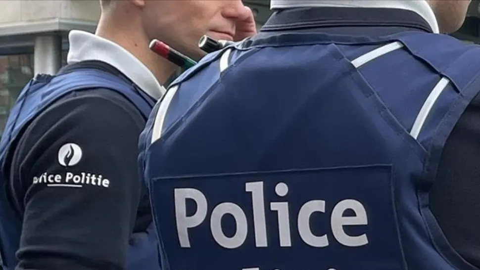 Un adolescent de numai 15 ani, incendiat de un grup de minori.