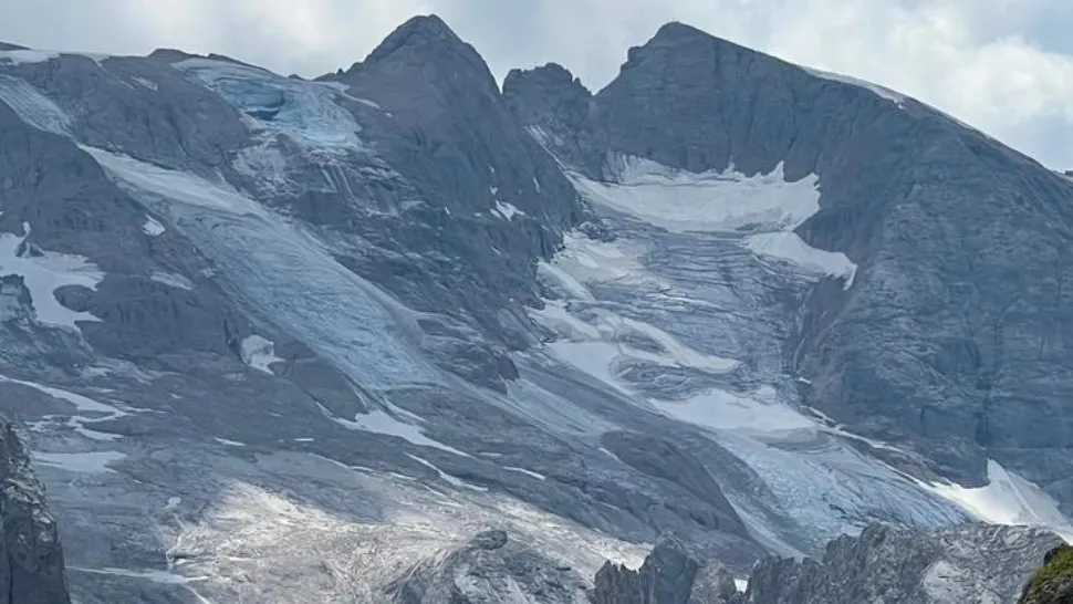 Doi turiști au murit într-o avalanșă în Munții Alpi. 