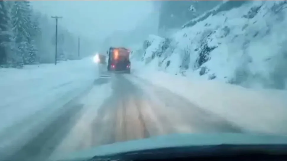 Ninsori abundente în zona montană a judeţului Vâlcea. FOTO: Captură Facebook 
