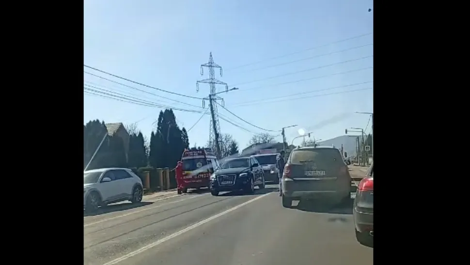 Accident cu 12 persoane în Bistrița-Năsăud: o femeie și doi copii, la spital VIDEO