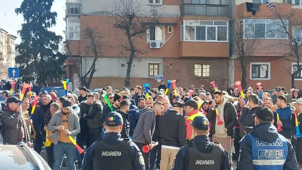 Protest masiv la CE Oltenia: aproape 1.500 de angajați se tem că vor fi concediați de la 1 aprilie – VIDEO