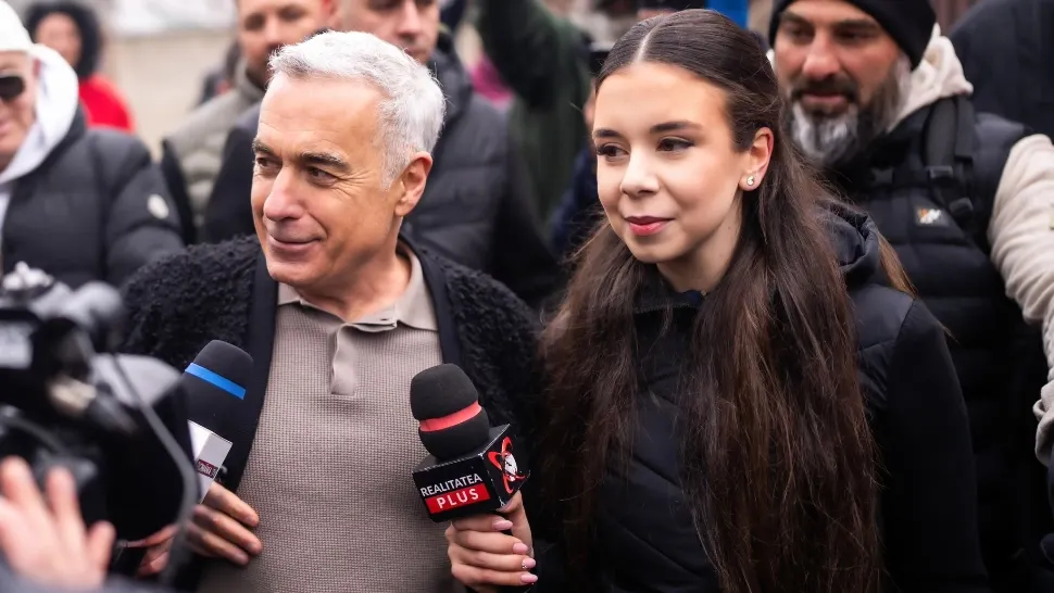 Alessia Păcuraru a plantat un pom in localitatea Fierbinți, alături de Călin Georgescu