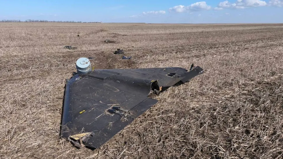 Alertă în Republica Moldova: Dronă cu explozibil, descoperită pe câmp. Localnicii din zonă, evacuați - FOTO