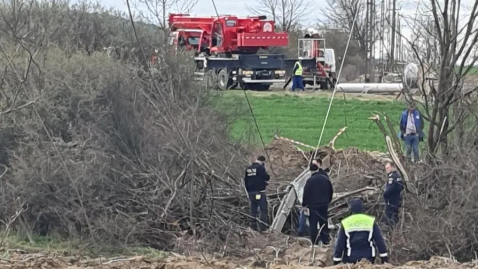 Bărbat mort după ce un stâlp de electricitate a căzut peste el, în Gorj. Sursa foto: Pandurul.ro.