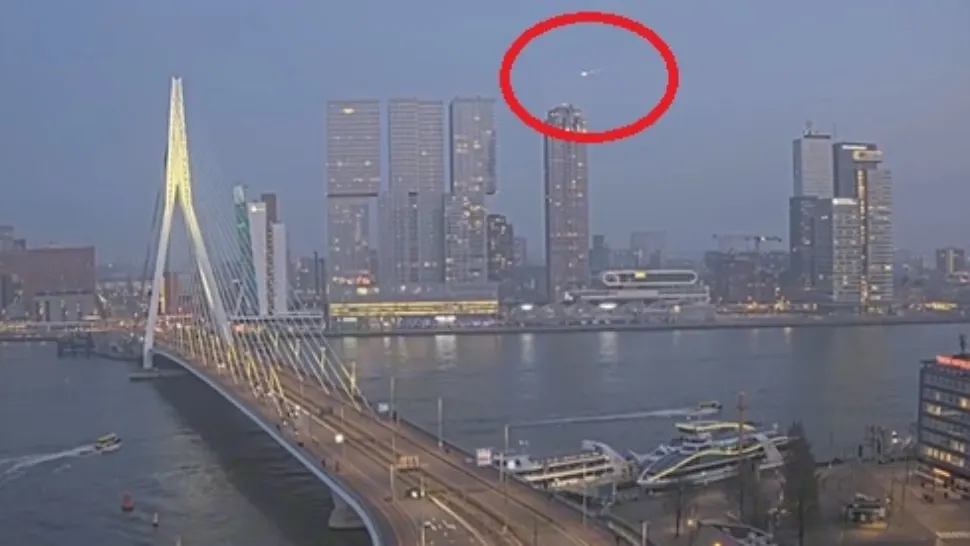 Meteorit observat pe cerul Europei de Vest: un fragment a străpuns acoperișul unei locuințe din Germania / Captură video