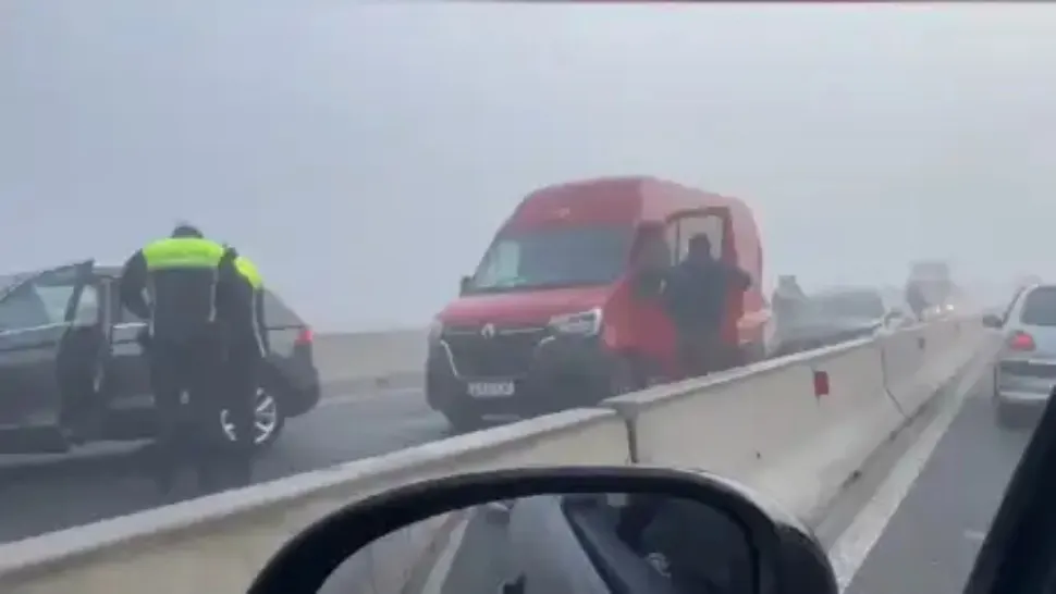 Carambol cu 14 mașini pe DN3, la ieșirea din Constanța. Două persoane au fost rănite