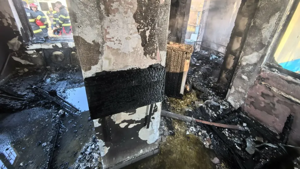 Bărbat găsit carbonizat într-un incendiu care i-a mistuit gospodăria: de la ce a pornit focul
