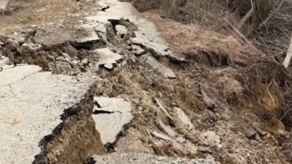 Alunecare periculoasă de teren în Slatina.