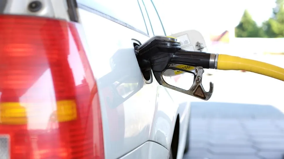 Cum îi afectează războiul din Iran pe români: prețul carburanților ar putea depăși 10 lei/litru