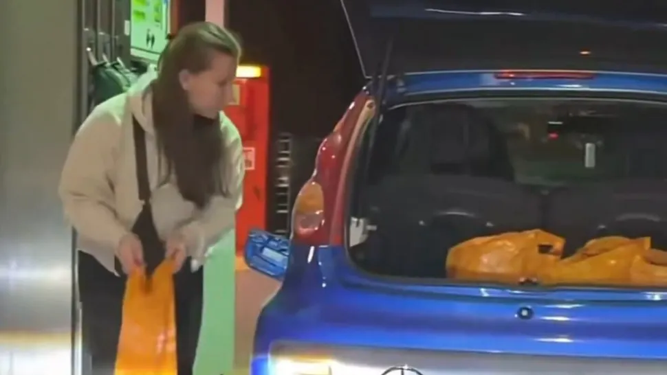 Filmată când pune benzină în pungi